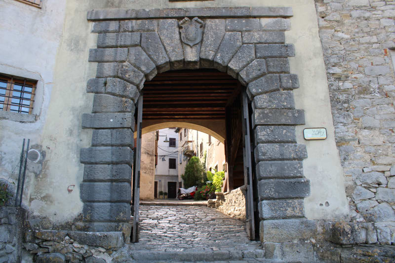 Nejmenší město na světě na Istrijském poloostrově. Město Hum