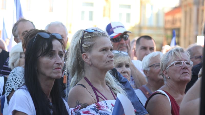 „Blbá nálada v Česku.“ Společnost je naštvaná, většinu lidí trápí nejistota, ukazuje průzkum