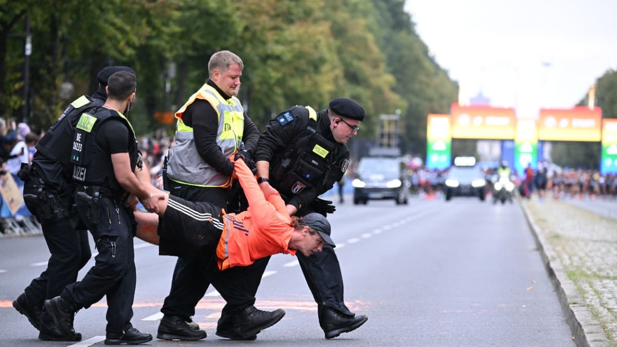 Německá policie zabránila narušení berlínského maratonu klimatickými aktivisty