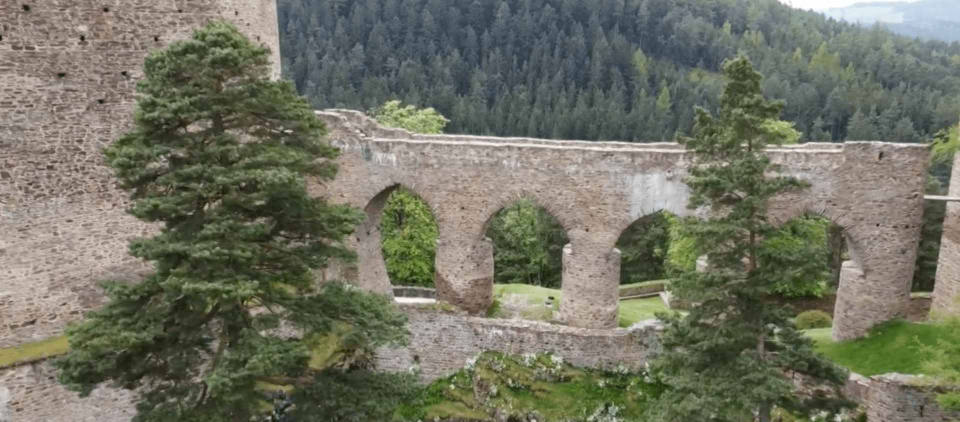 Kamenný most se čtyřmi oblouky