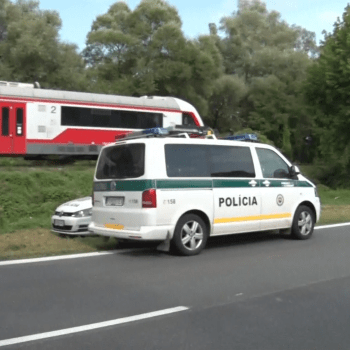 Vlak na Slovensku srazil dva lidi, šedesátiletá žena zraněním na místě podlehla.