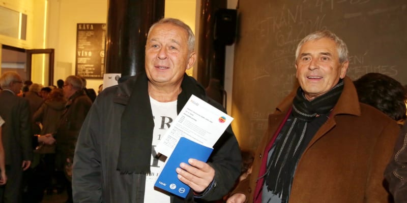 Marcel Vašinka už přes 40 let žije ve spokojeném vztahu s režisérem animovaných filmů Miroslavem Walterem, s nímž v roce 2009 uzavřel registrované partnerství. 