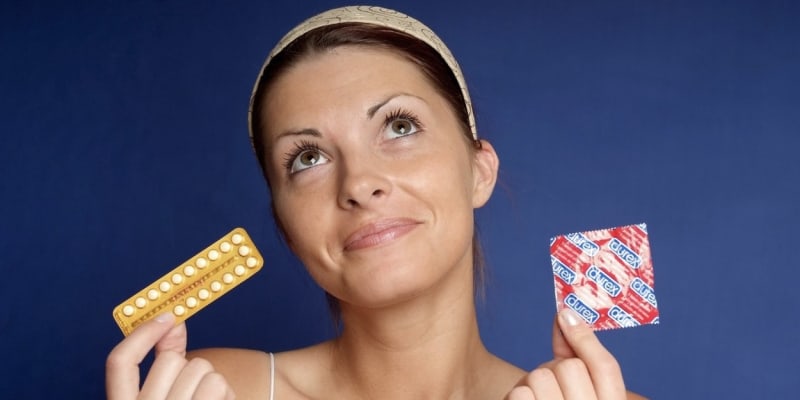 Mezinárodní den antikoncepce. Toto jsou nejčastější mýty o užívání hormonálních pilulek.