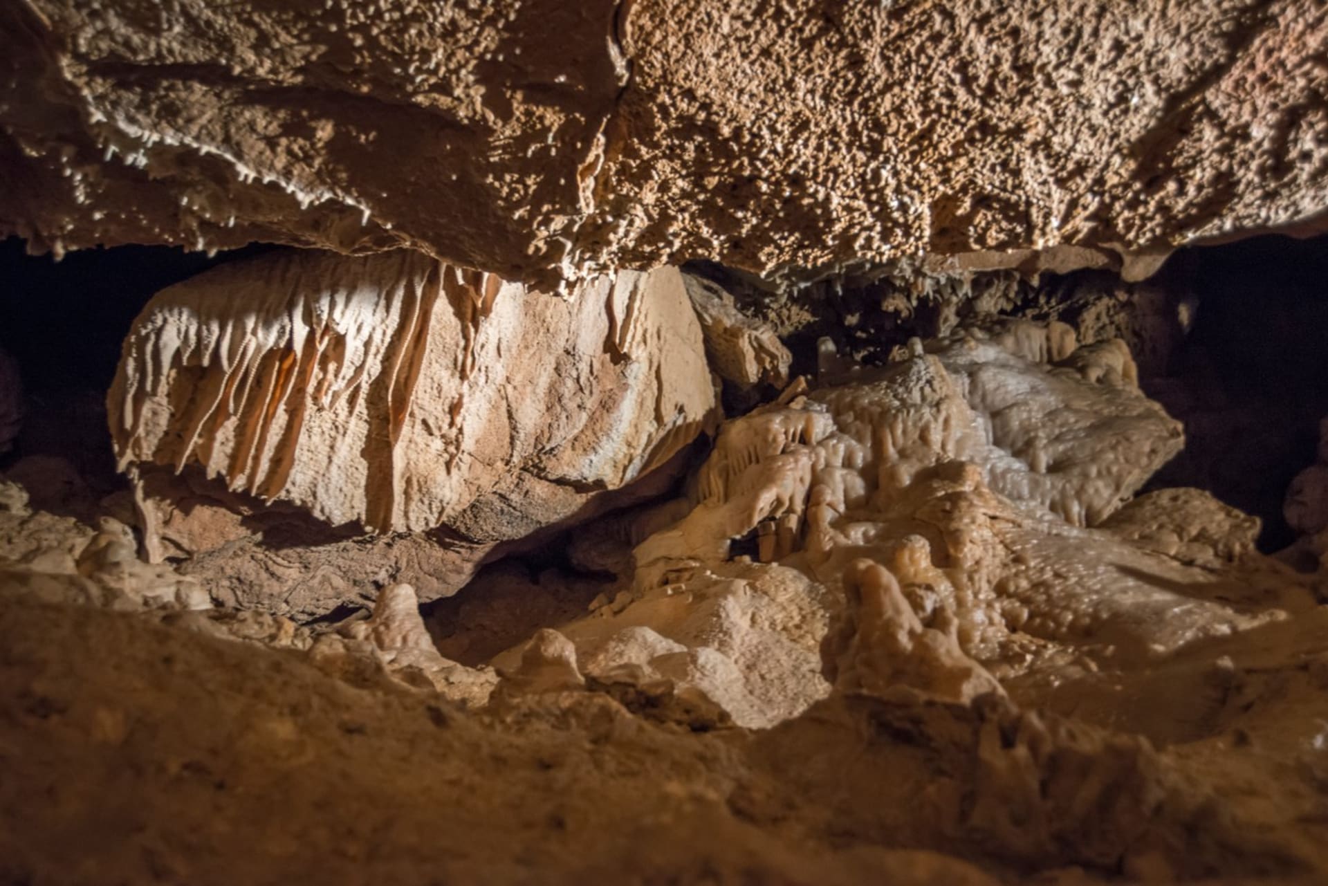 Jeskynní systém má tři patra