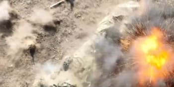 Brutální záběry z bojů. Ukrajinský granát vybuchl přímo u hlavy ruského okupanta