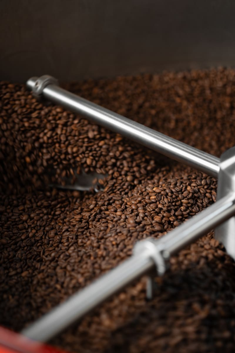 Pražení zrnek je důležitým bodem celého procesu přípravy kávy.