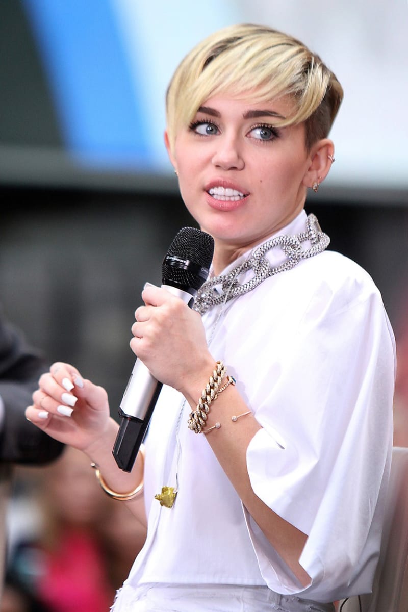 Miley Cyrus si mnozí pamatují i s tímto lookem.
