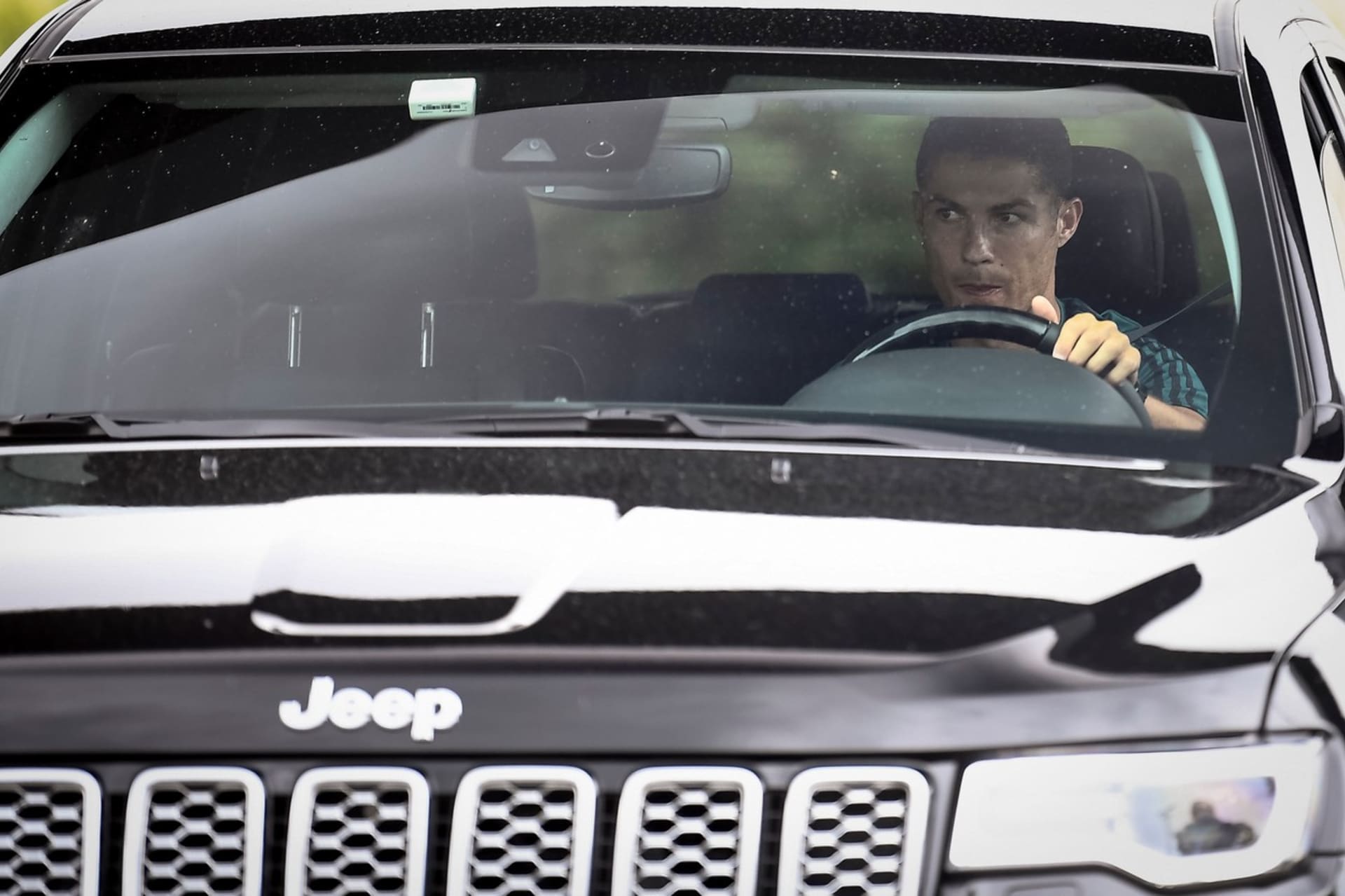 Ronaldo ve svém autě Jeep.