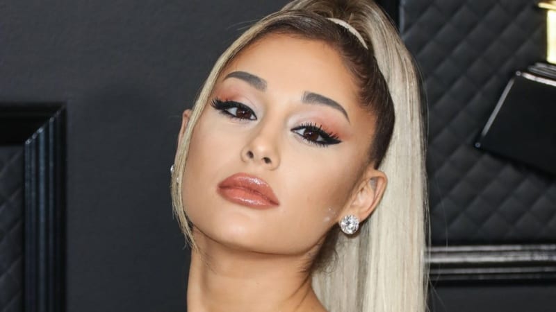 Ariana Grande skoncovala s botoxem a výplněmi. Chci více rýh od smíchu, tvrdí
