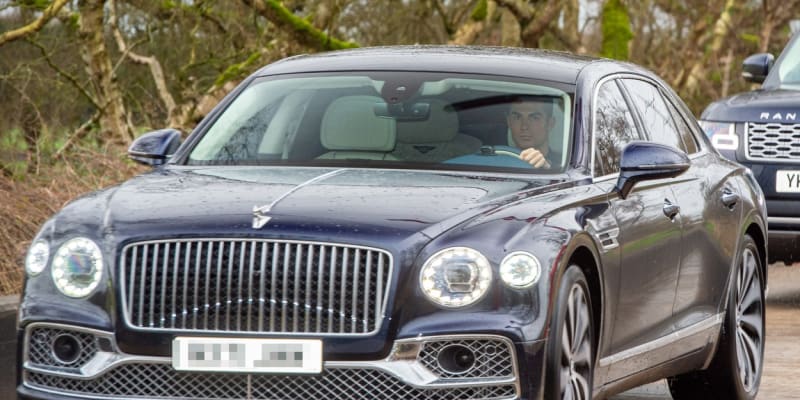 Cristiano Ronaldo ve svém luxusním autě značky Bentley