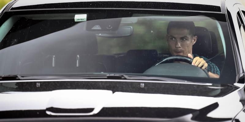 Ronaldo ve svém autě Jeep