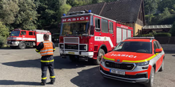 Požár v Českém Švýcarsku je uhašen. U zásahu se vystřídaly desítky hasičů