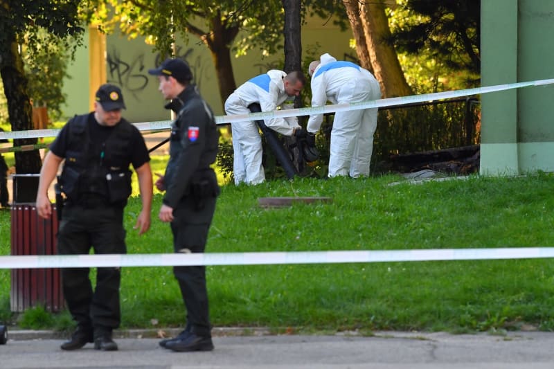 Útočník v Bratislavě postřelil čtyři lidi.