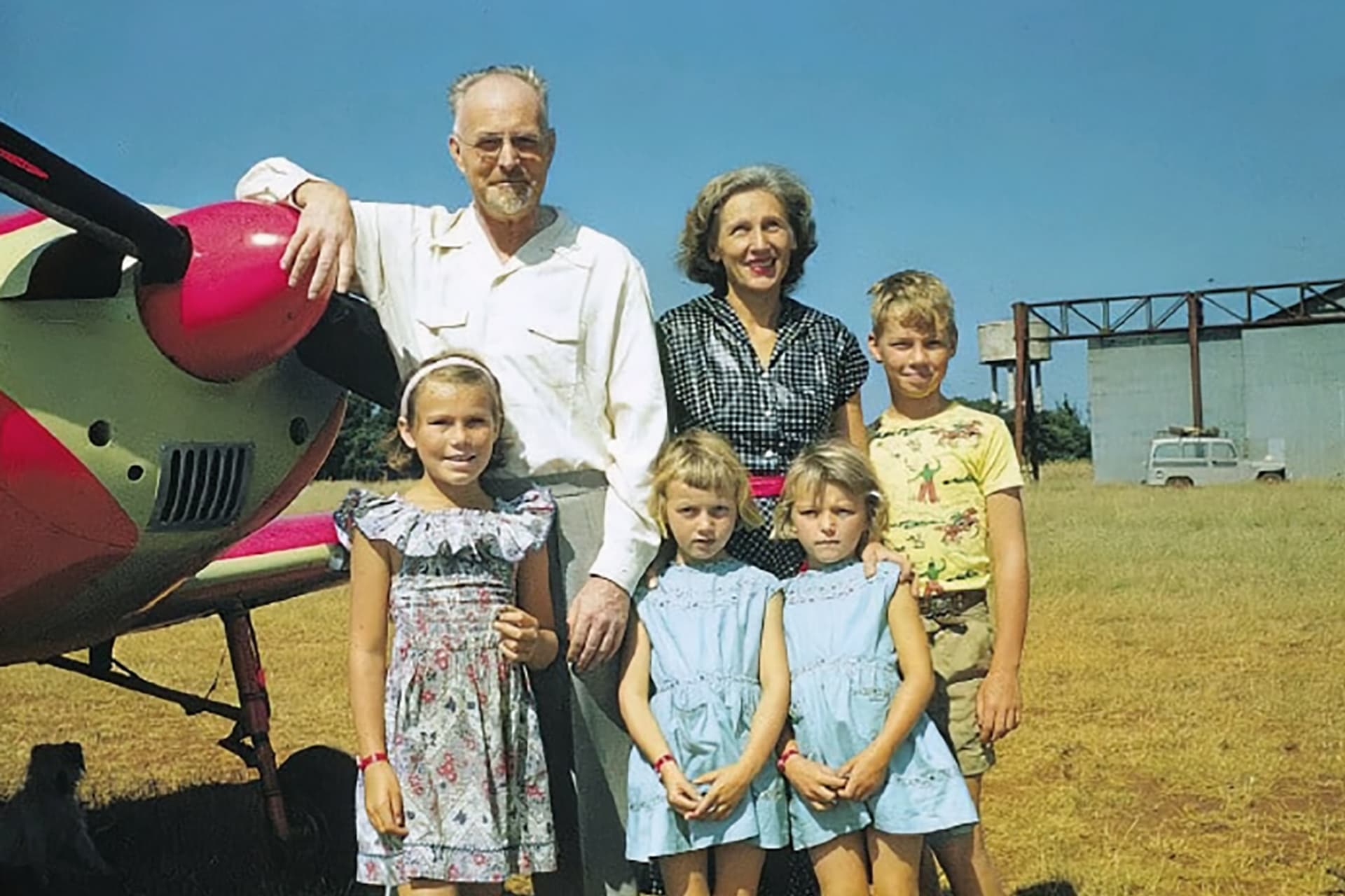 Joshua Haldeman s manželkou Winnifred a jejich dětmi, zleva Lynne, Maye, Kaye a Scott.