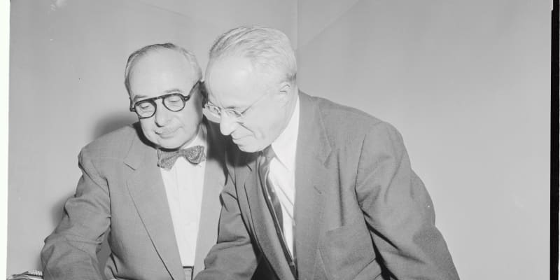 Soudní lékař Samuel Gerber (vpravo)