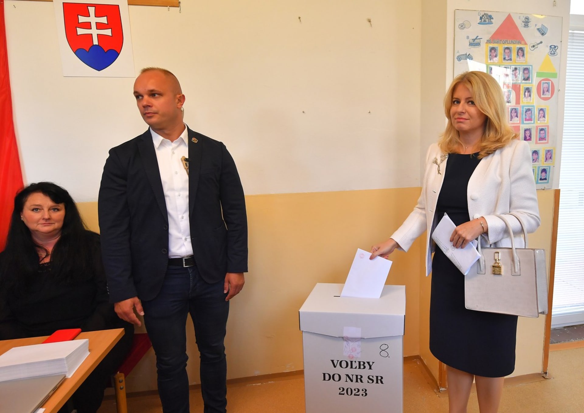 Slovenská prezidentka Zuzana Čaputová vhodila hlas do volební urny.