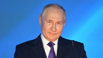 Putin se honí za věčným mládím, tvrdí britský exministr. Jaké plastiky šéf Kremlu podstoupil?