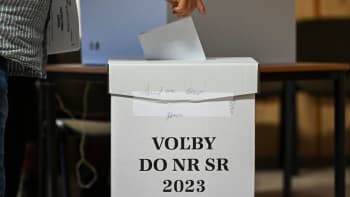 ON-LINE: Dramatické hlasování v Považské Bystrici. Zkolaboval volič, oživit se ho nepodařilo