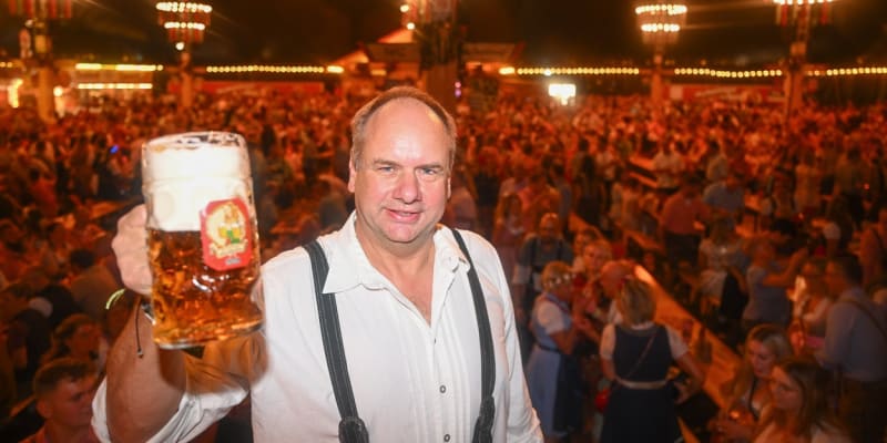 Dirk Hilbert na drážďanském Oktoberfestu