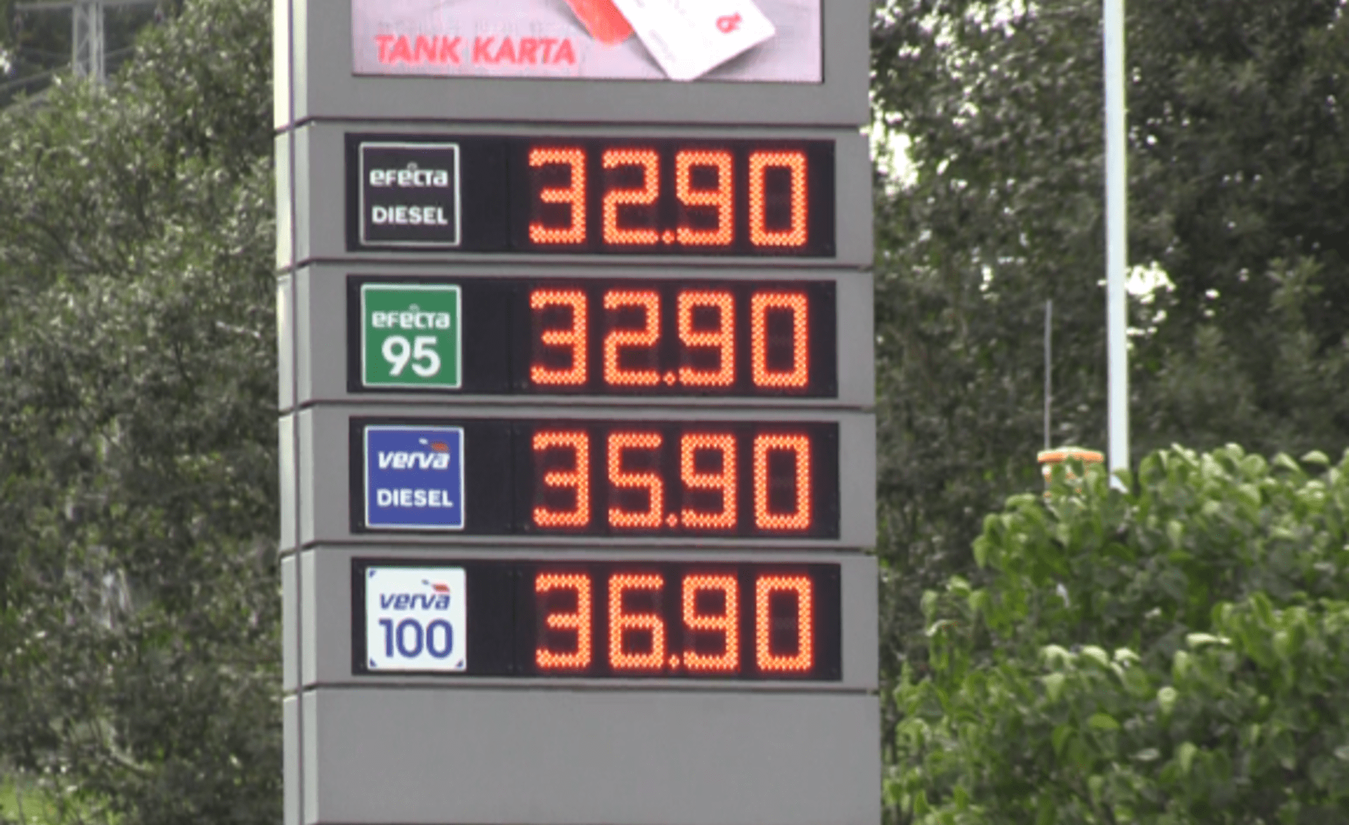 Síť čerpacích stanic Orlen razantně snížila ceny benzínu a nafty na svých pumpách podél hranic s Polskem (1.10.2023).