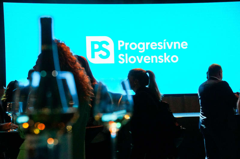 Ve volebním štábu Progresívného Slovenska bylo narváno a atmosféra se nesla jako při vítězství českého prezidenta Petra Pavla.