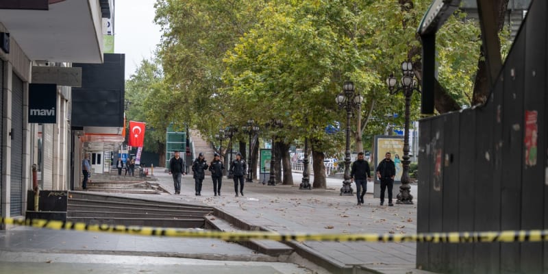 V Ankaře se v blízkosti tamního parlamentu odpálil sebevražedný atentátník (1. 10. 2023).