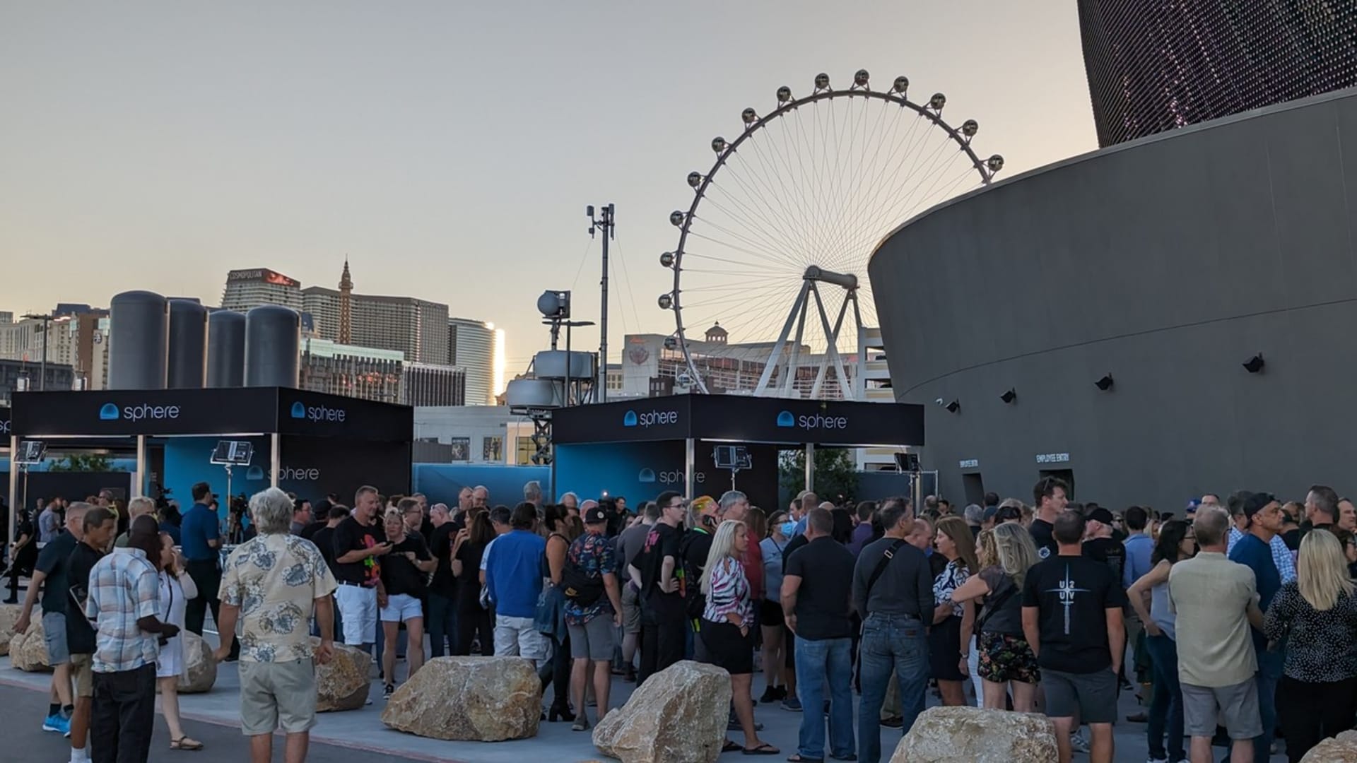Aréna Sphere v Las Vegas byla slavnostně otevřena koncertem irské kapely U2 (29. 9. 2023). 