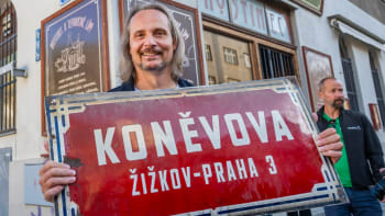 Konec Koněva v Praze. Jeho slavná ulice má nové jméno, už se mění cedule