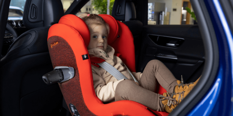  Protisměrné autosedačky se mohou používat pouze k jízdě dítěte čelem proti směru jízdy.
