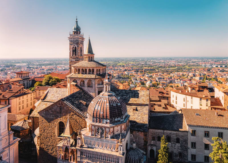 Bergamo je krásné město na kopci poblíž Milana, dá se sem letět i přímým letem a Milán vynechat.
