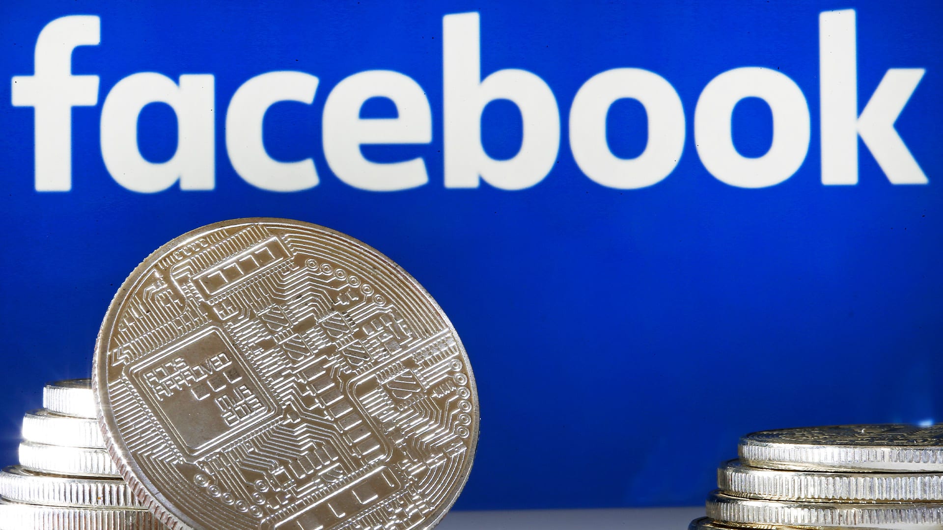 Facebook chce zavést měsíční poplatky