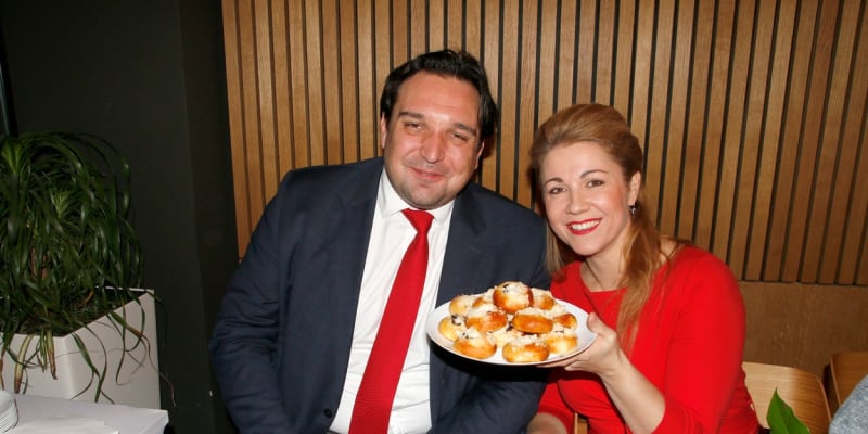 Adam Plachetka se svou manželkou Kateřinou Kněžíkovou.