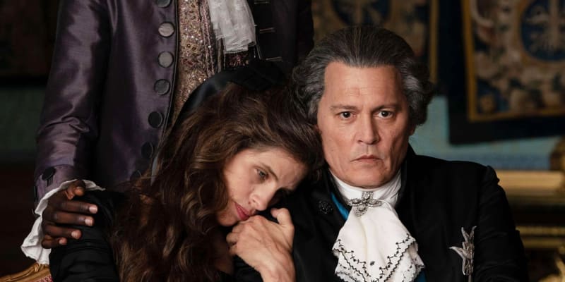 Johnny Depp ve snímku Jeanne du Barry – Králova milenka.