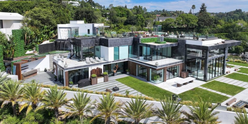 Miliardář Edwin Castro si koupil luxusní sídlo.