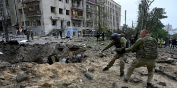Během pohřbu ukrajinského vojáka zabil úder jeho nejbližší, OSN vyslala terénní tým