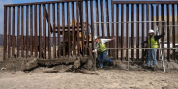 Biden neplní předvolební slib. Budování zdi na hranici s Mexikem nemůžu zastavit, připustil