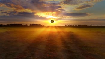 Říjnové novoluní bude provázet zatmění Slunce. Obrňte se trpělivostí 