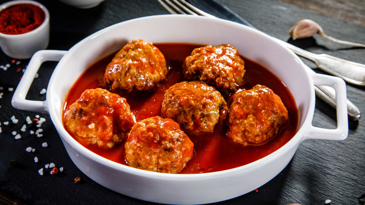 Porcupine meatballs: Masové kuličky s rýží pečené v rajčatové omáčce