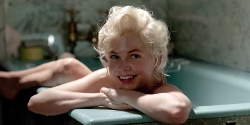 Michelle Williams se připravovala na hlavní roli Marilyn Monroe tak, že šest týdnů četla životopisy, deníky, dopisy, básně a texty včetně těch, které napsala samotná herečka.