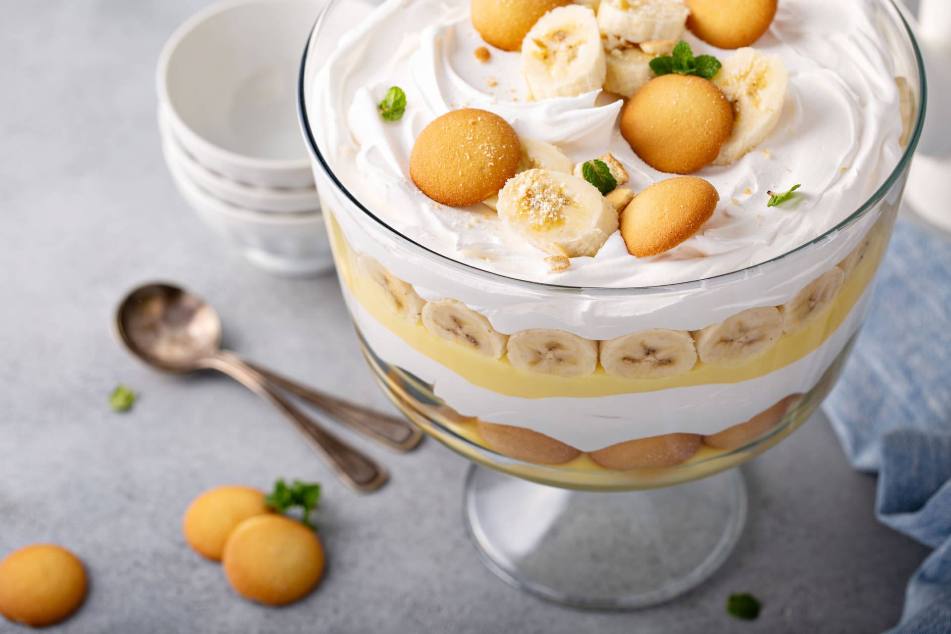 Banánový trifle s vanilkovým pudinkem a piškoty