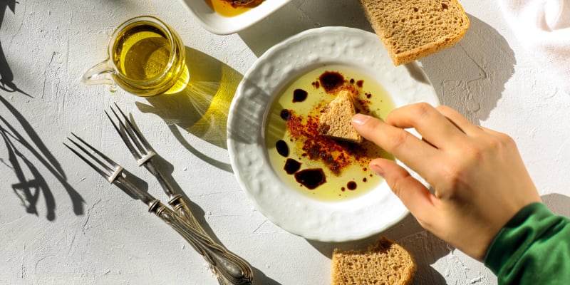 Olivovému oleji se přezdívá tekuté zlato. I jiné oleje jsou ale velmi kvalitní.