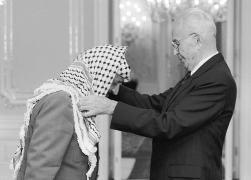 Návštěva Jásira Arafata v Praze, 18. října 1989, kde ho přijal tehdejší prezident Gustáv Husák. 