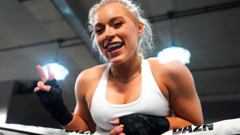 Video: OnlyFans modelka omdlela ze škrtícího chvatu, o který sama poprosila zápasníka MMA