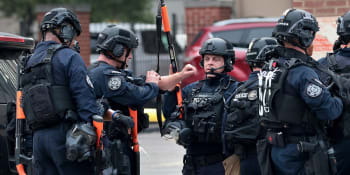 Tvrdá rána pro policii v Minnesotě. Střelec zasáhl pět strážníků, do akce šlo komando SWAT