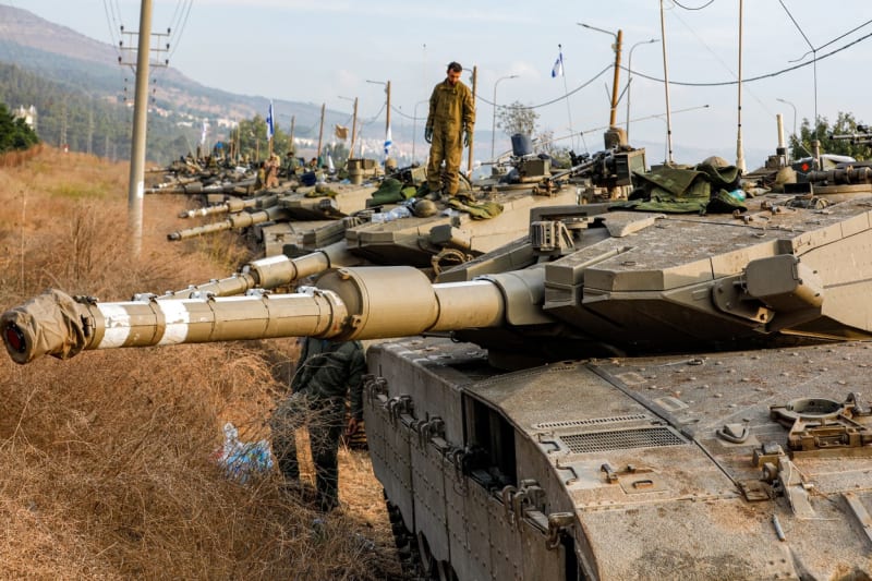 Izraelské tanky typu Merkava obkličují Pásmo gazy