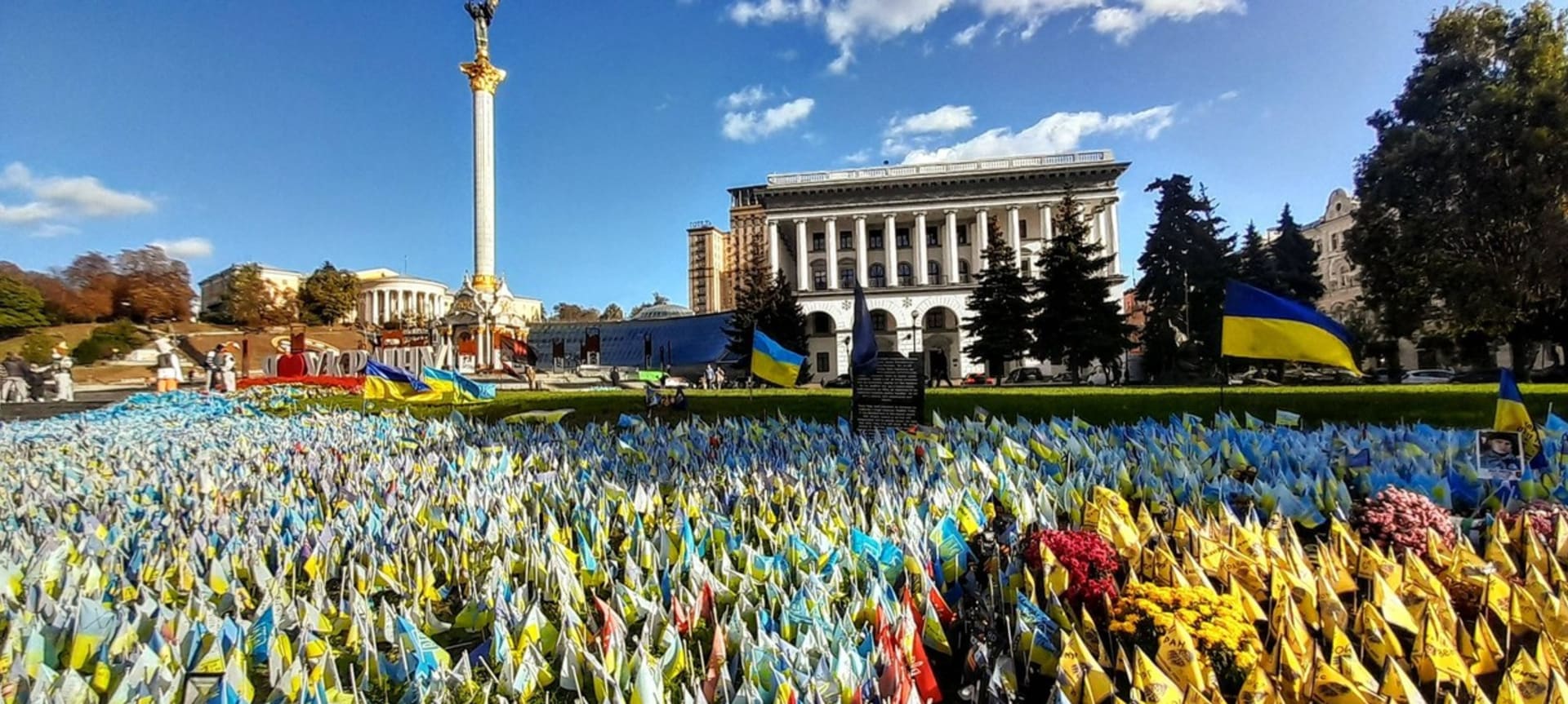 Ukrajinský památník k uctění padlých během ruské agrese.