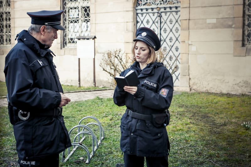Tereza Švejdová jako policistka Kamila Žáčková.