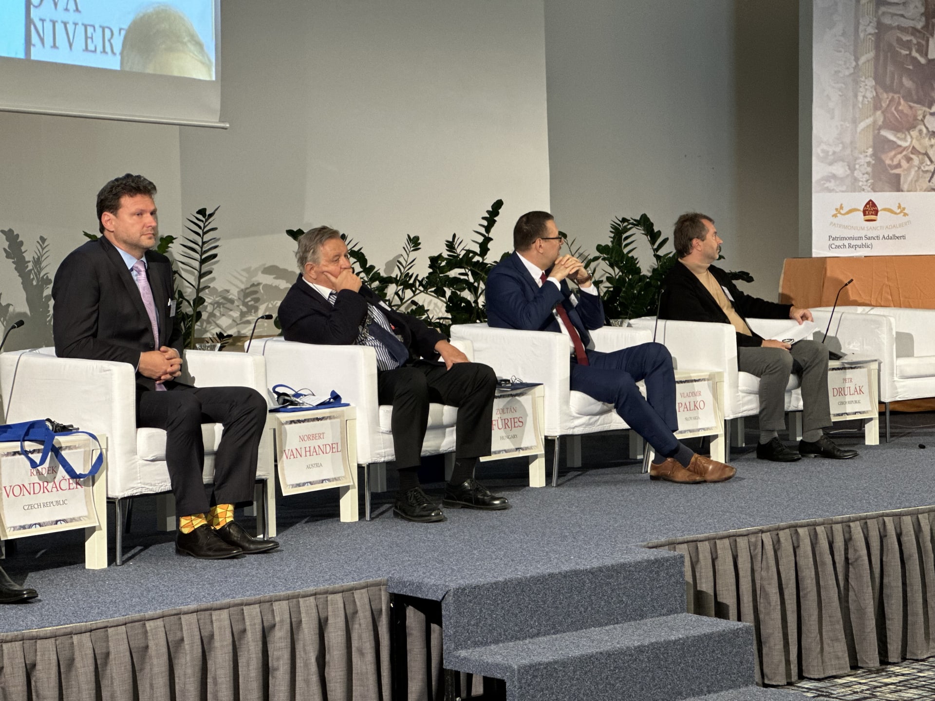 Radek Vondráček, Norbert van Handel, Zoltán Fürjes a Vladimír Palko při konferenci Budoucnost střední Evropy.