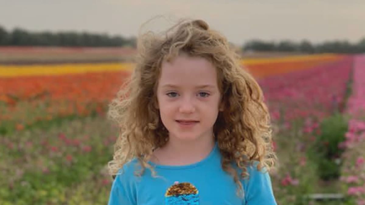 Těžko pochopitelné emoce. Otec byl po masakru v Izraeli rád, že malou dcerku našli mrtvou.