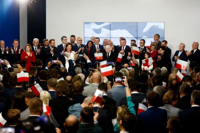 Vedení strany Právo a spravedlnost po vyhlášení prvních výsledků polských voleb, 15. 10. 2023